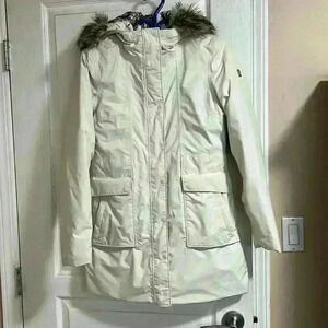 The  North Face Woman’s White Jacket/Parka